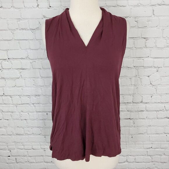 VINCE CAMUTO 𝅺V-Neck Sleeveless Blouse Top Burgundy XS - Picture 1 of 6